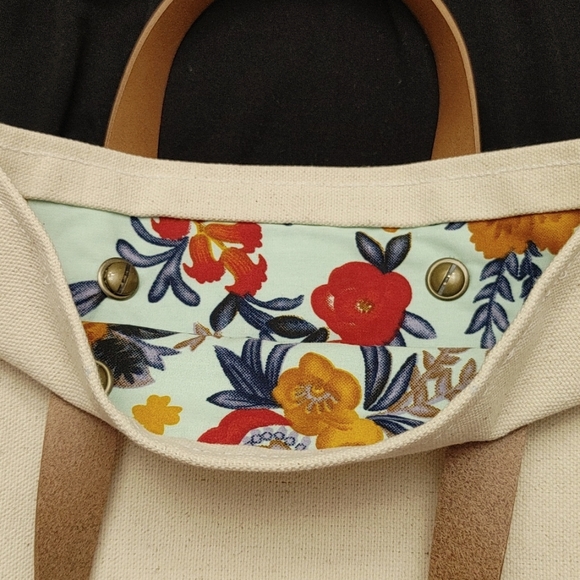 Handmade canvas tote with floral lining and veg tanned leather handles - Picture 6 of 6